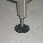 Pies ajustables en altura para cinta transportadora CEIA Industrial Detection Pies ajustables en altura para cinta transportadora CEIA Industrial Detection